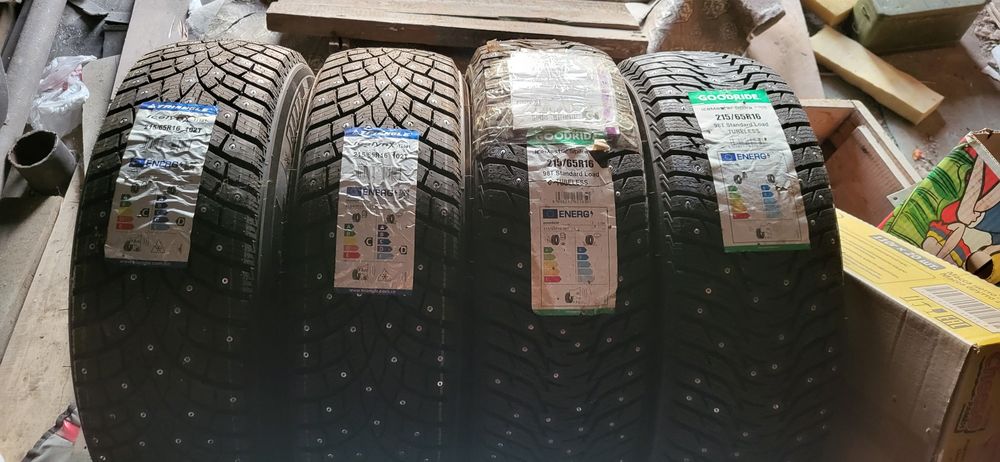 Зимние шины шипованные новые