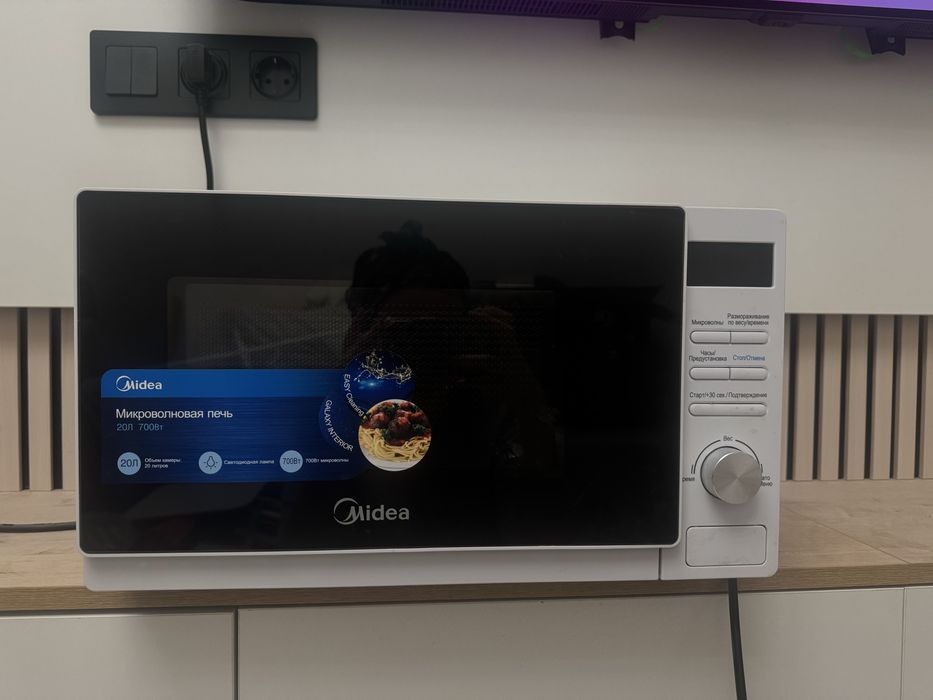 Продам микроволновку Midea