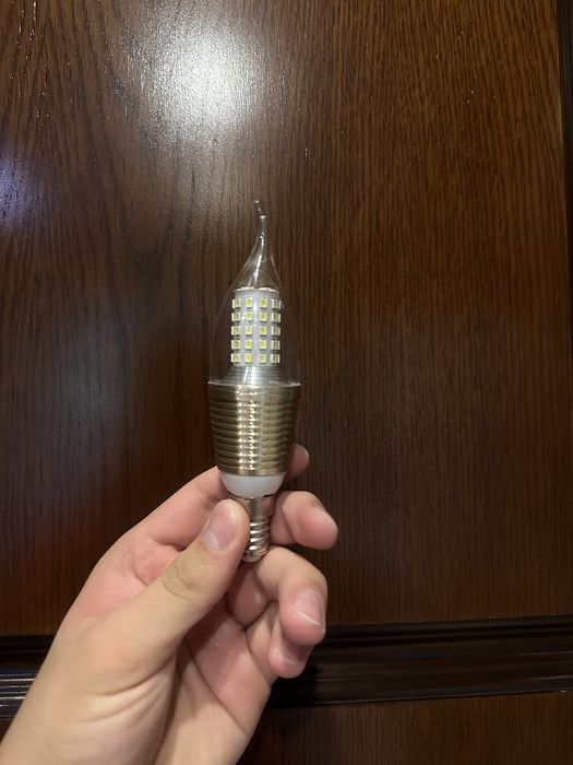 Светодиодная лампа E14 продам не дорого 12 ватт