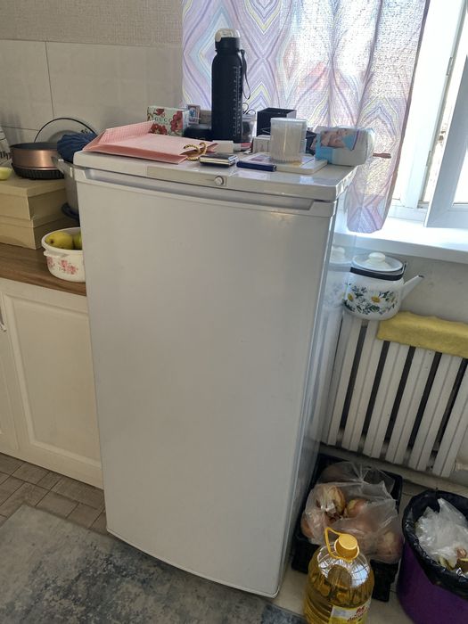 В отличном состоянии работает тихо охлаждает отлично чистый и готов