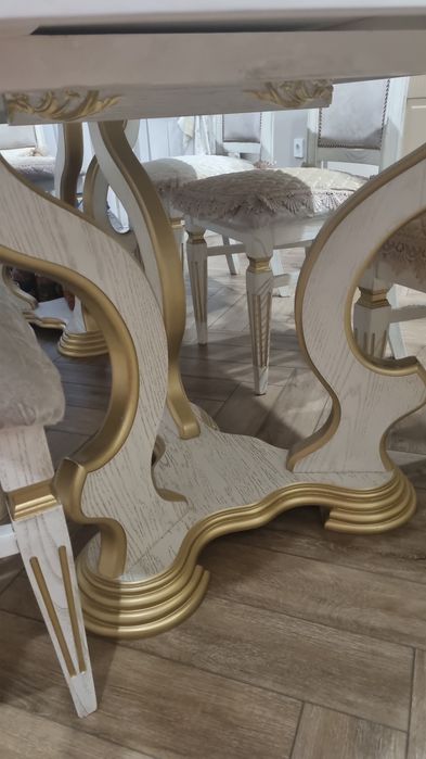 Продаётся новый стол со 8 стульями