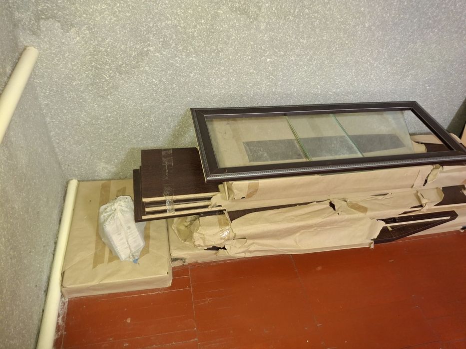 Продаю абсолютно новый Стенка в упаковке.