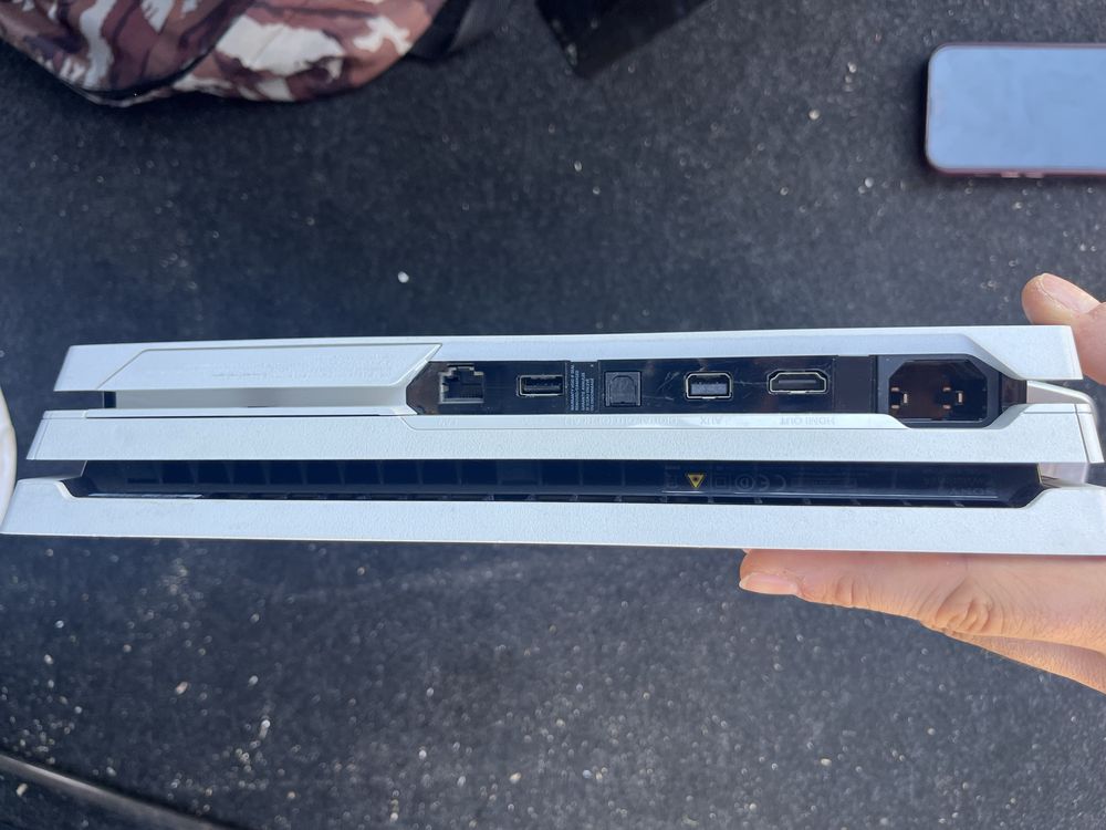 ps4 pro white o maneta