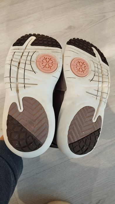 Продавам детски апрески Nike