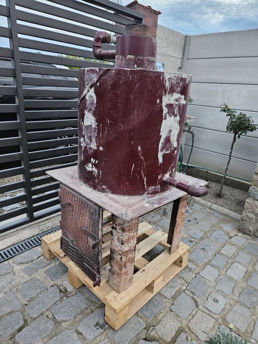 Vând centrală pe lemne