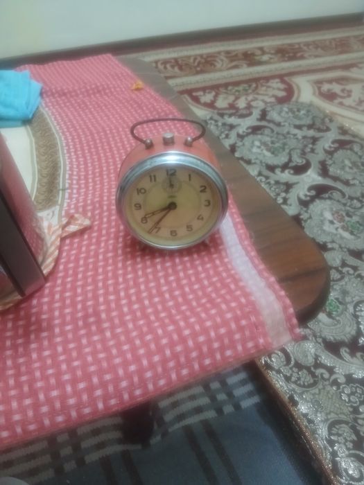 Будилник часы чехо.