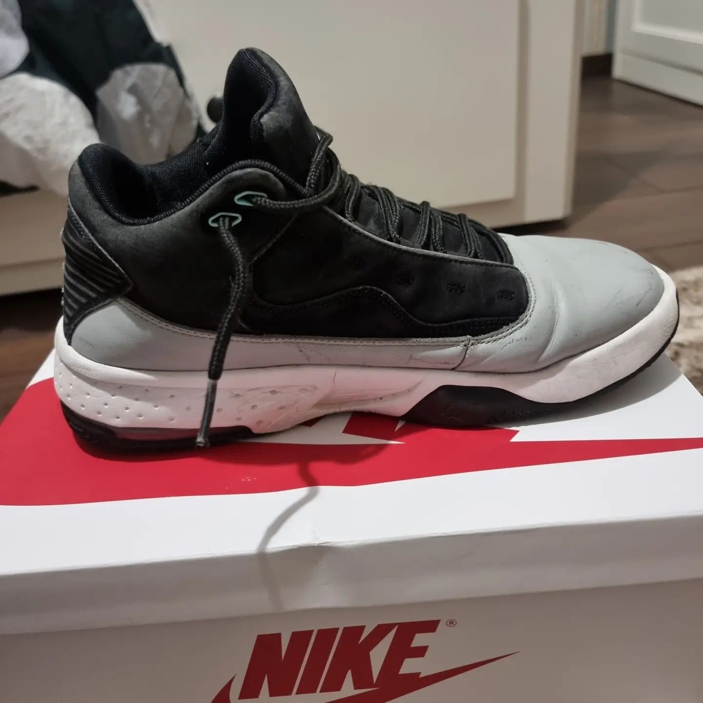 Jordan max aura 2