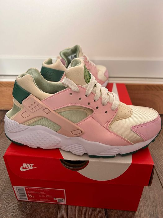 Nike - дамски маратонки NIKE HUARACHE RUN SE - НОВА ЦЕНА!