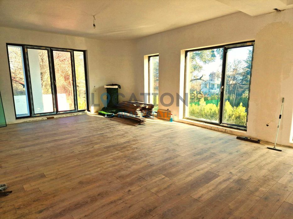 Продава се Тристаен апартамент в Варна, м-т Траката - 117 кв.м за 1582 €/кв.м - Снимка #1