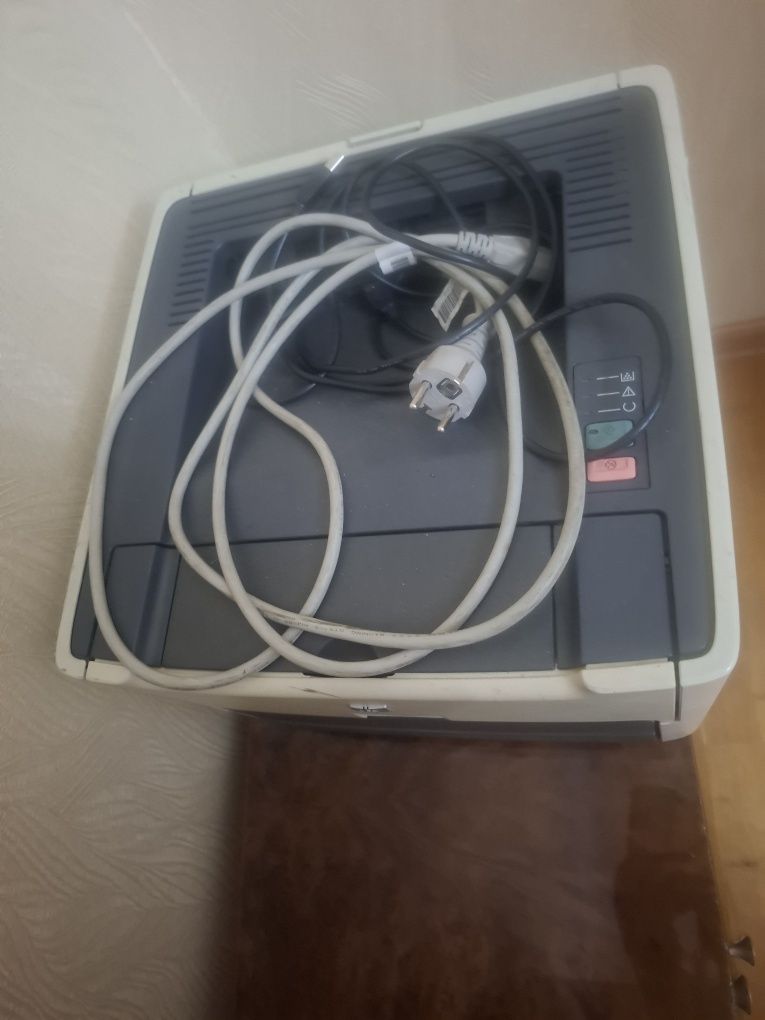 Продаётся  б/у принтер. HP LaserJet 1320.