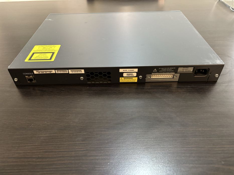 Cisco Catalyst 2960 24 porturi PoE 8 si 2 uplink uri