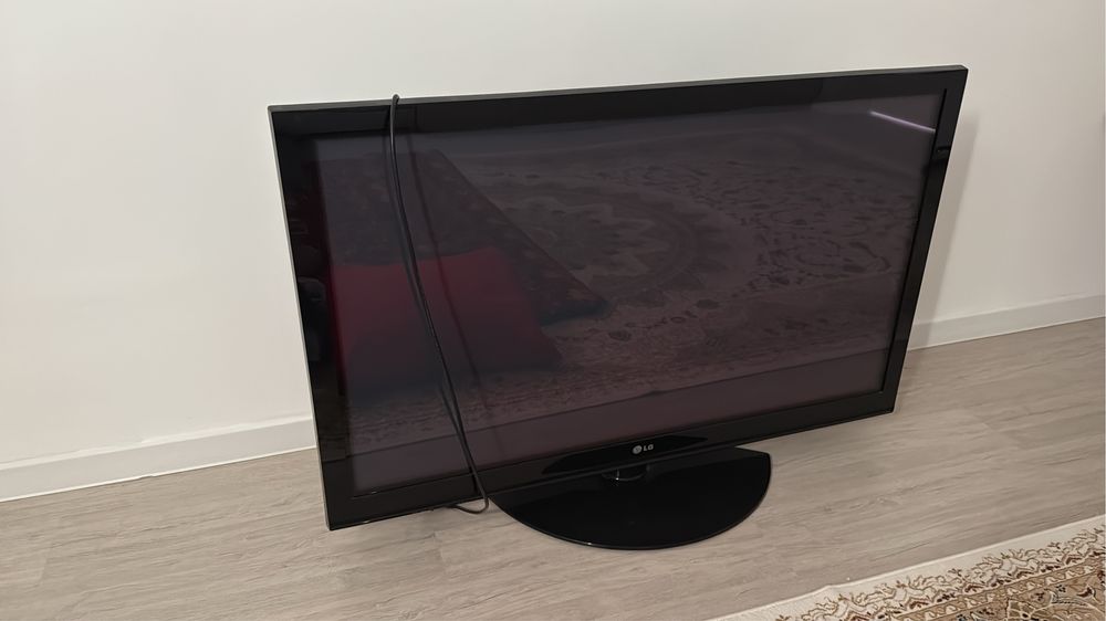 Б/У Телевизор LG в хорошем состояний