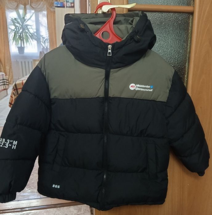 Продам детскую куртку на мальчика.