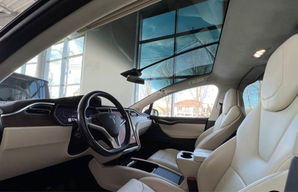 Rent a car Tesla Model X inchiriere auto, Zoe ORADEA masina Bolt Uber