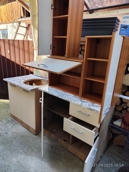 Corp bucatarie și dulap