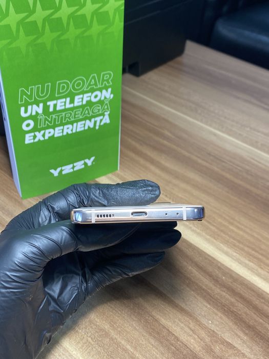 Samsung Galaxy Z Flip4 / Garanție 12 luni / 256 Gb / Foarte bun
