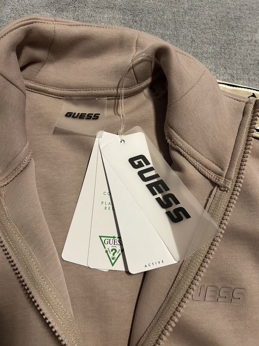 Нов суитшърт Guess