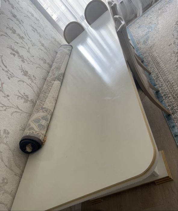 Стол для гостиной