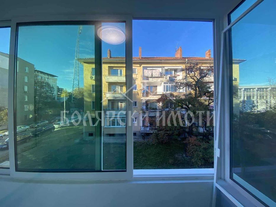 Функционален двустаен апартамент в Широк Център