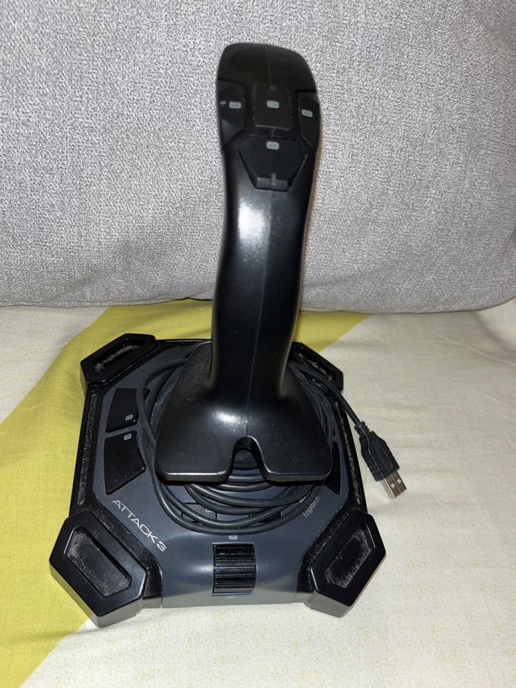 Joystick Logitech Attack 3 pentru PC