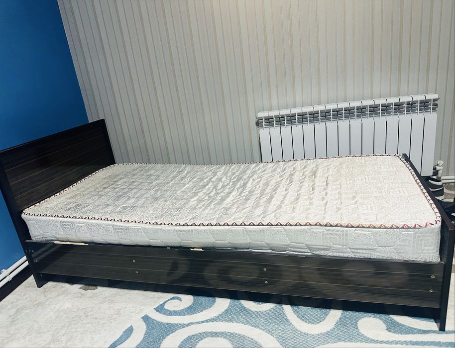 В комплекте шкаф и кровать