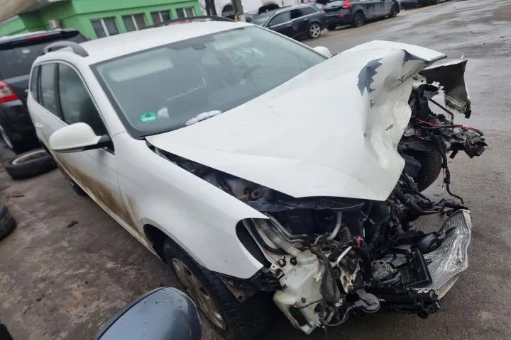 Dezmembrez VW Golf 6  motor 1.6tdi CAYC    cutie de viteze manuala 5+1 trepte kit ambreaj volanta dezmembrari piese turbo