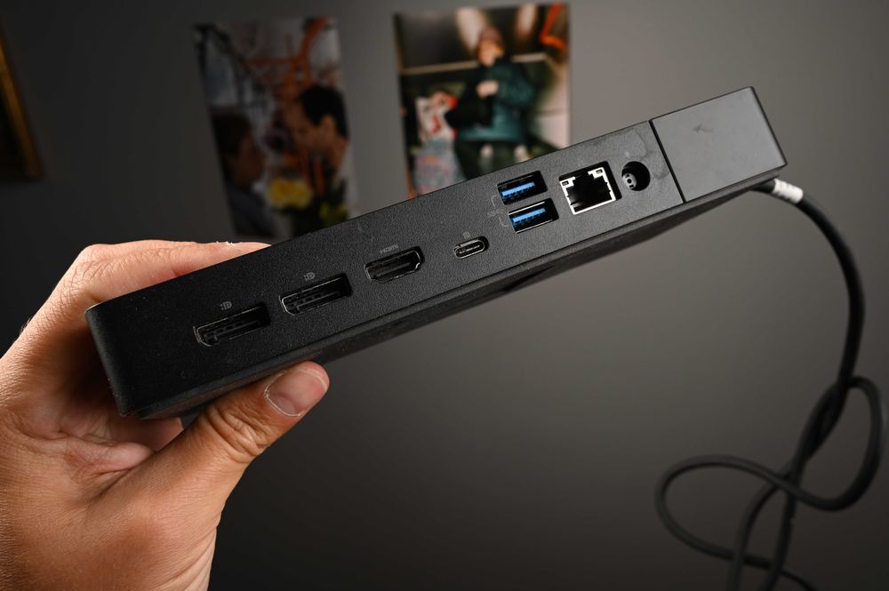 Docking station Dell seria K20A001 cu încarcator de 130W