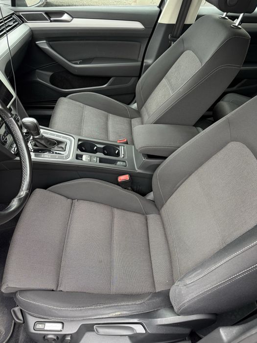 Vând volkswagen passat