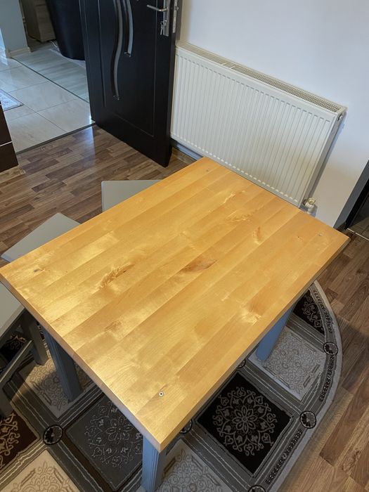 De vânzare masa bucatatie cu 4 scaune