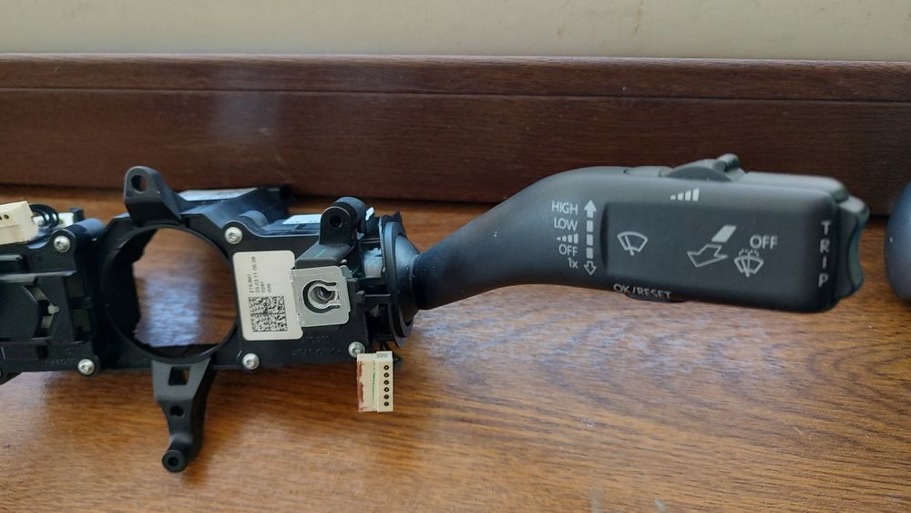 Bloc comenzi semnalizare ștergătoare Skoda Octavia 2 facelift 1K5.953.