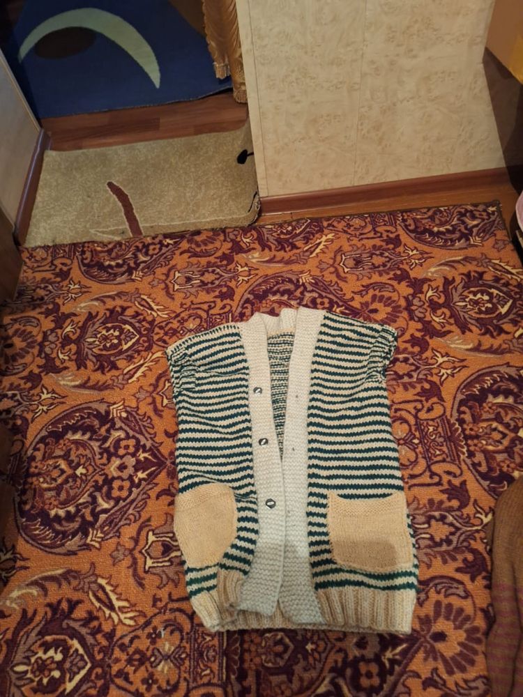 Продам куртки жемпер платья