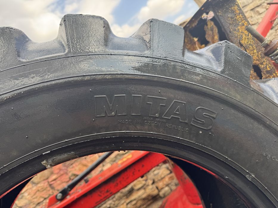 Гуми за челен товарач