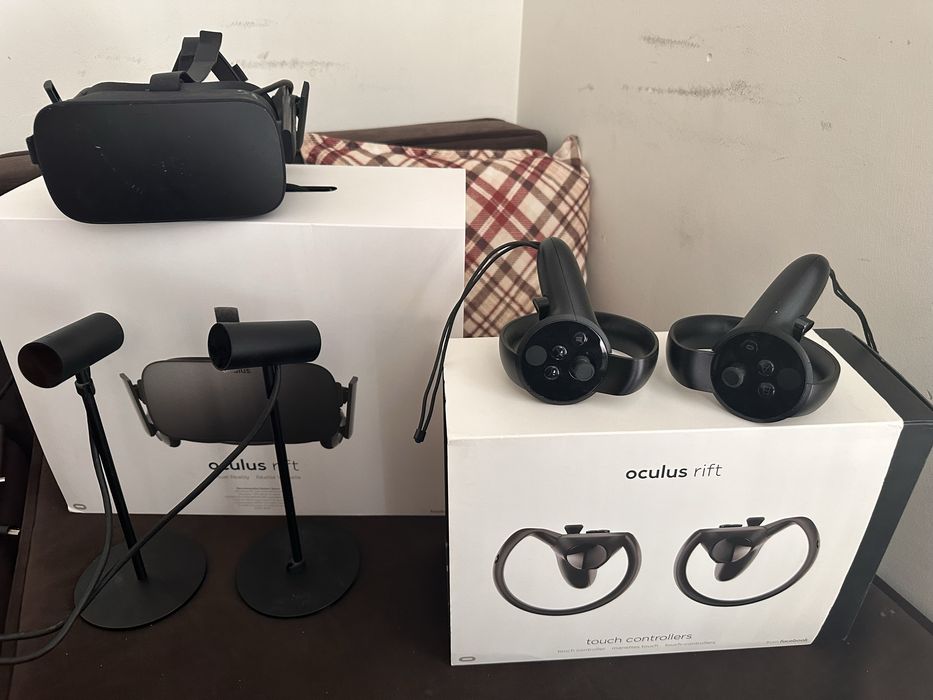 Oculus Rift + Touch контролери и сензори – Комплект VR система