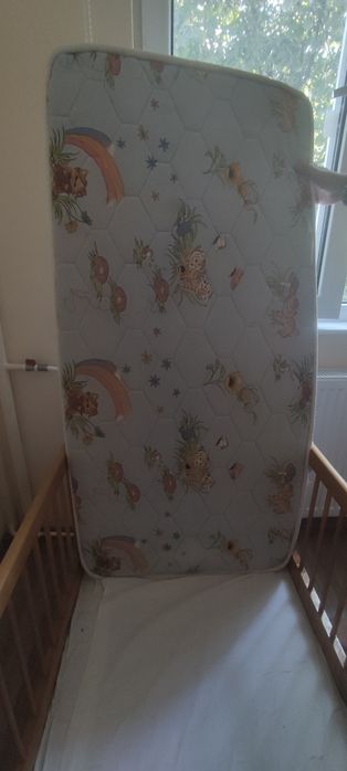 Детска люлееща кошара с матрак