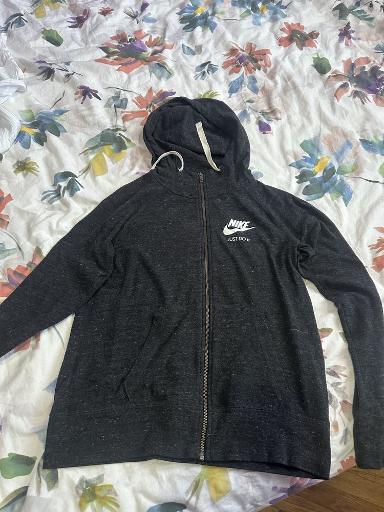 Анцунг на  Nike н.М черен
