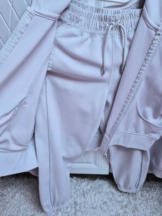 Продавам детски ZARA екип за момиче