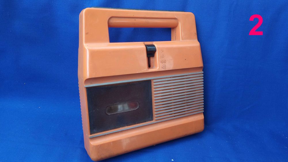 Първия български произведен касетовфон Монтана, работещ