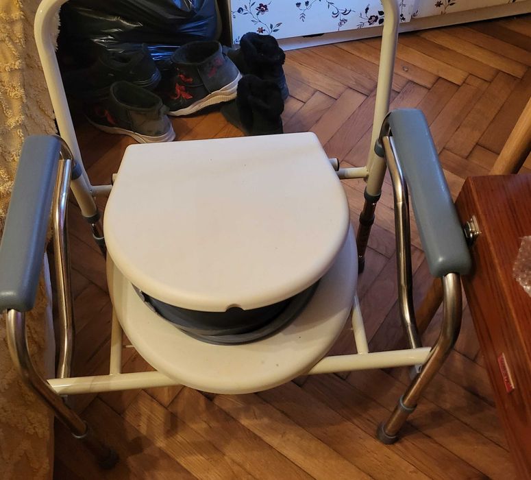Scaun WC pentru varstnici, stare impecabila