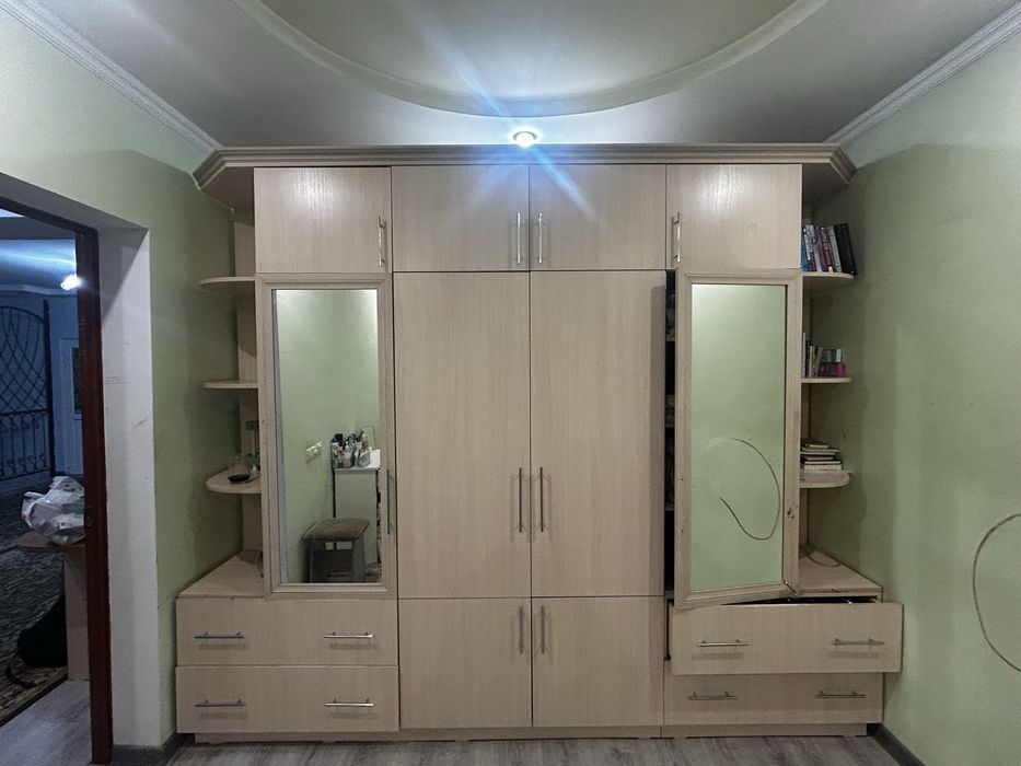 Шкаф на всю стену