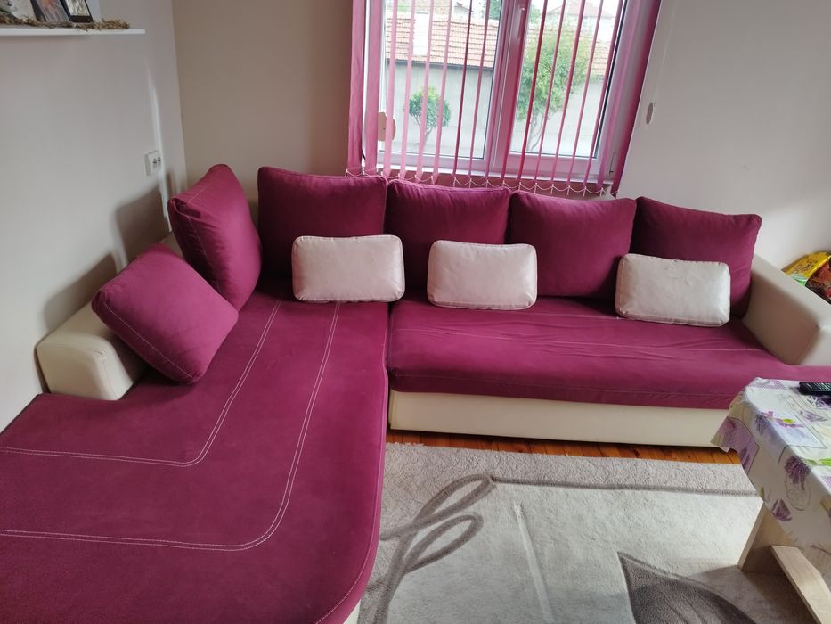 Ъглов диван запазен.