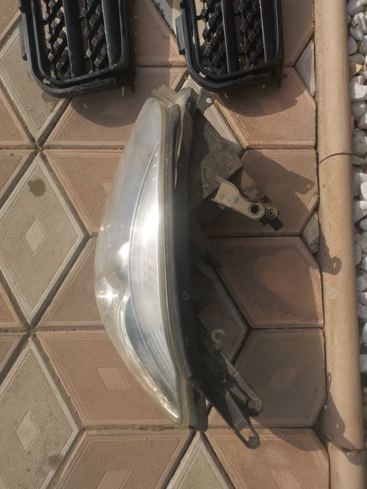 Far stânga grila radiator Toyota rav4 2006/2007/2008/2009