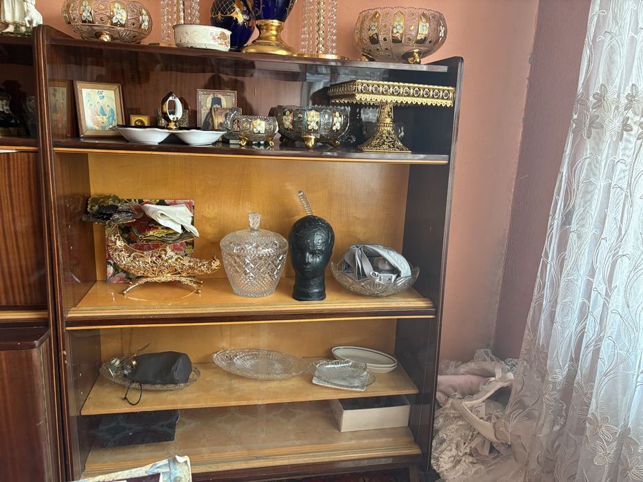 Продаю 2 серванта в хорошем состоянии немецкая сборка 1980 года