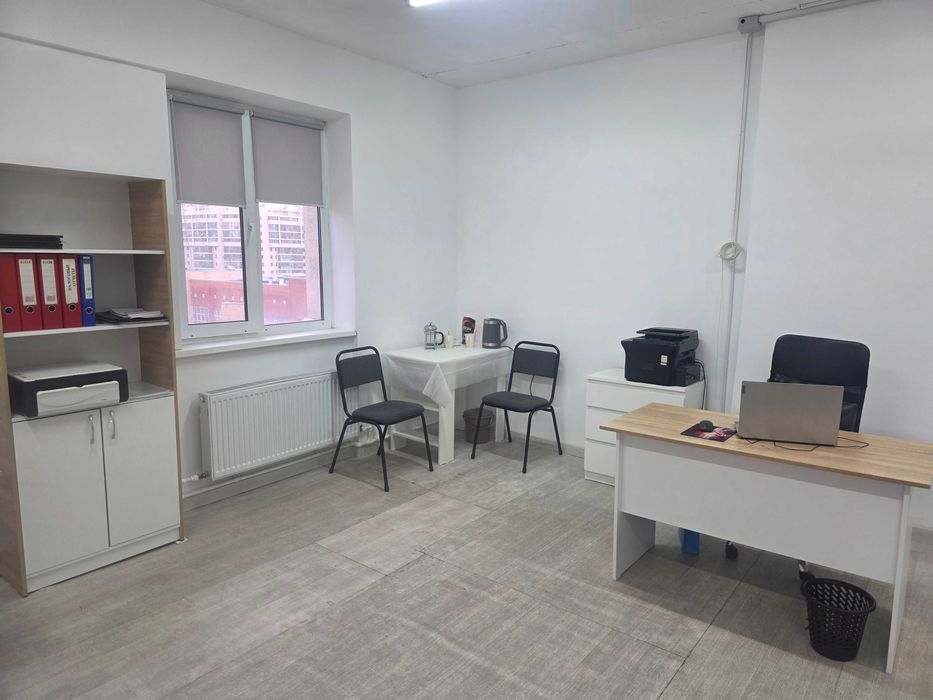 Продам новый комплект офисной мебели с оргтехникой