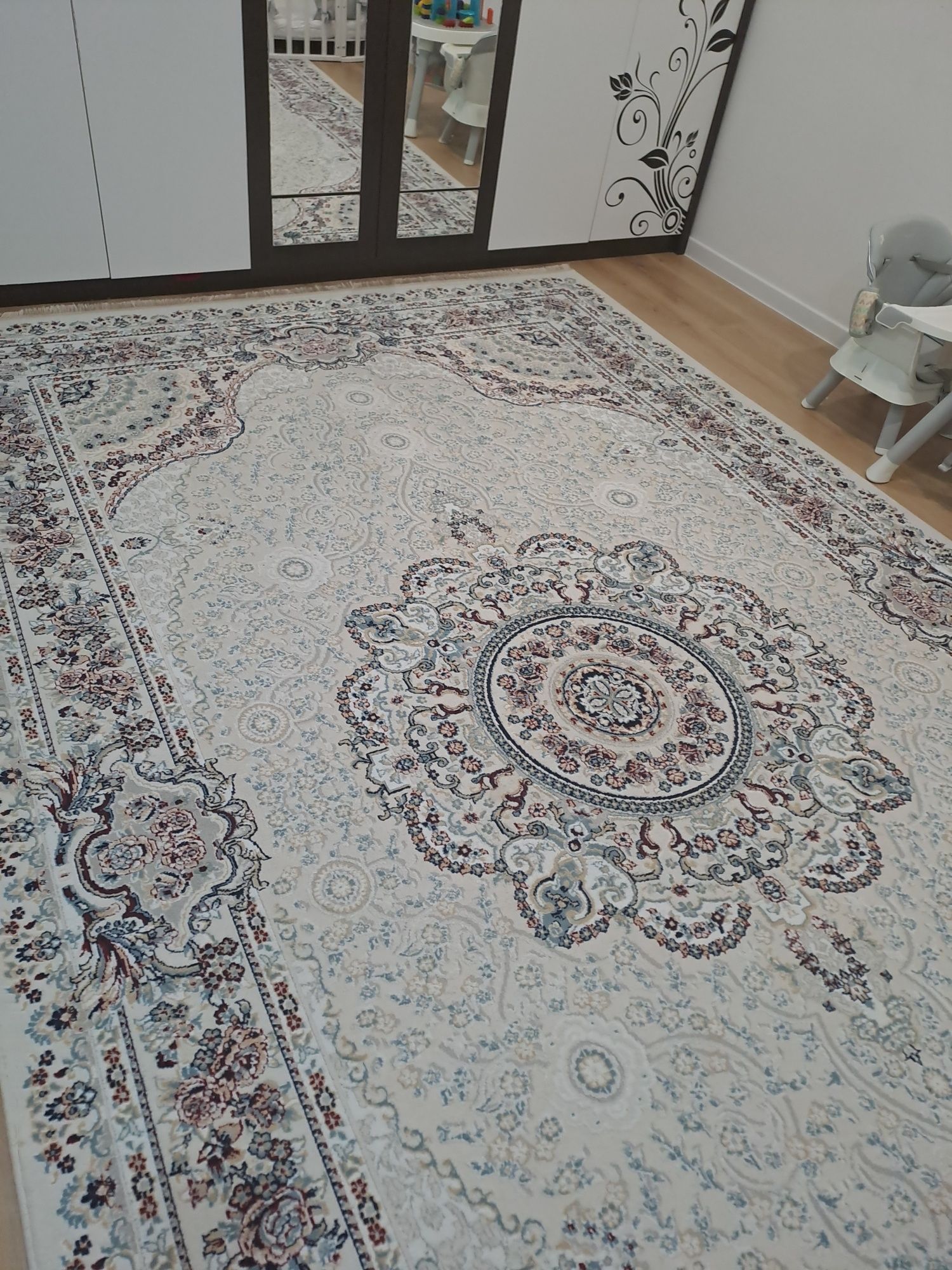 Продаём ковер 2,5 на 4