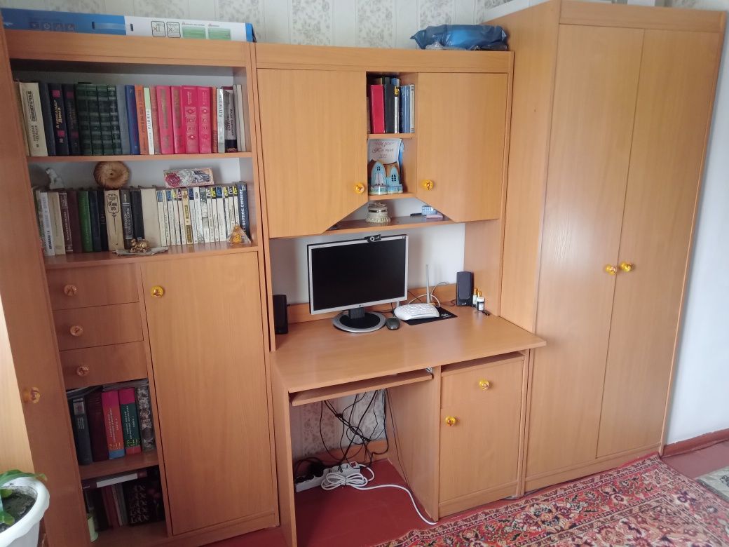 Продается шкаф и диван раскладной