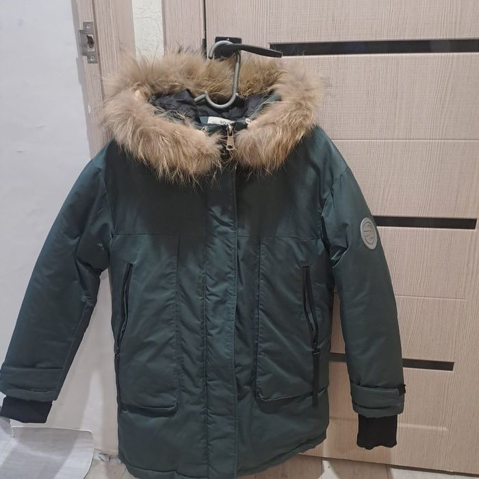 Продам куртку женскую.