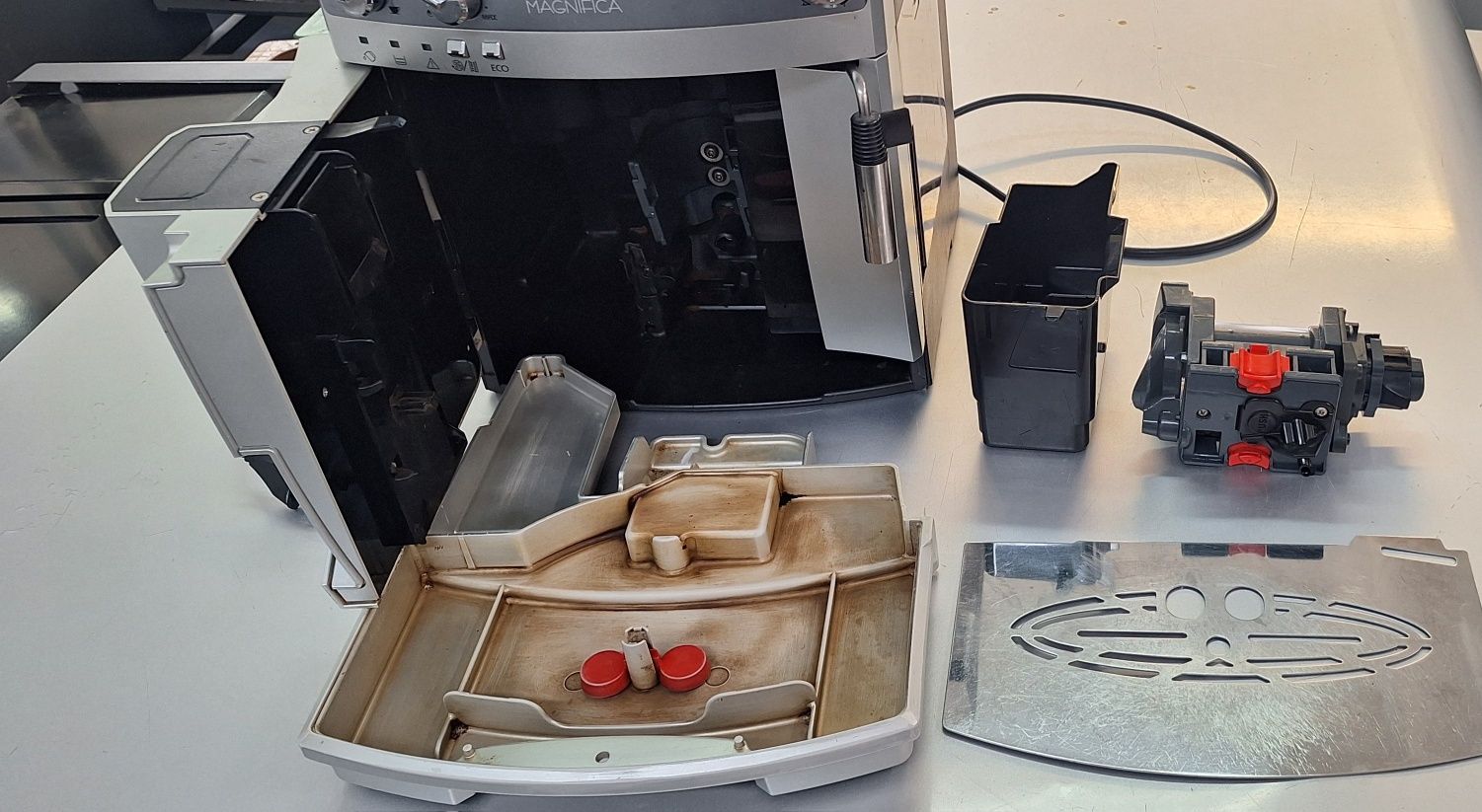 Кафеавтомат DeLonghi MAGNIFICA