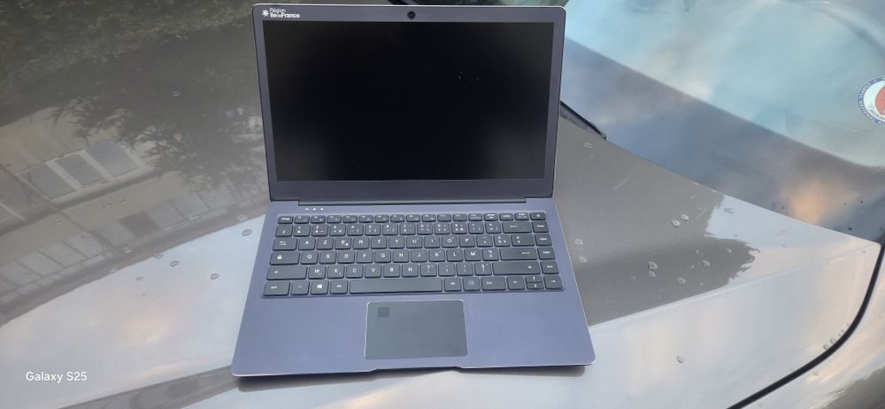 Vând laptop pentru piese