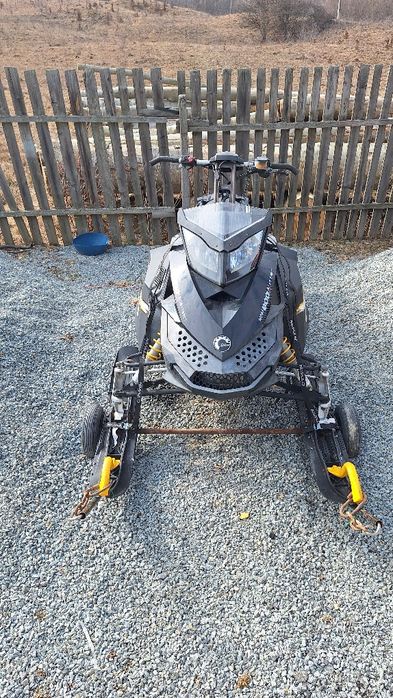 Snowmobil  skiidoo