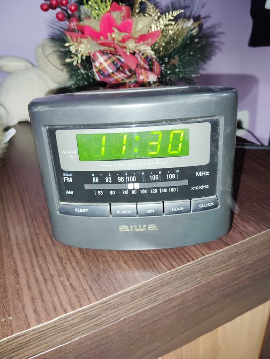 Vând radio Aiwa cu ceas